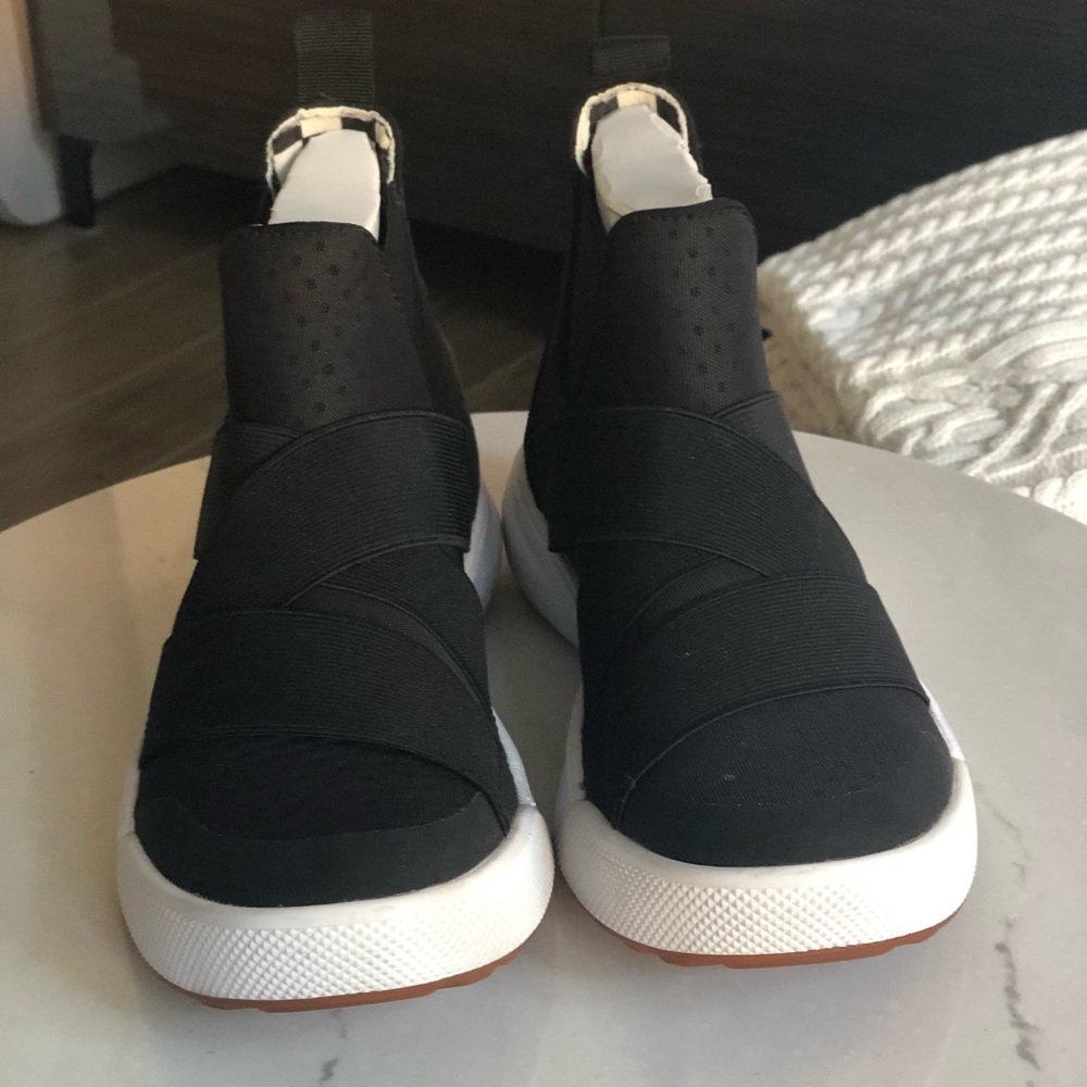 Vans Women’s Ultra Range Gore high top shoes